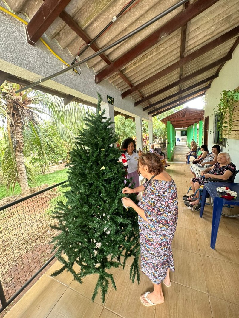 Começam os preparativos para o Natal na Casa de...